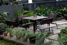  outdoor-chairs-&-lounge-chairs:-a-designer’s-tips-for-comfort-and-style